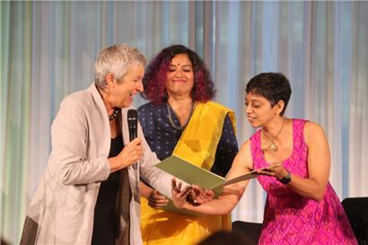 Carola Lentz ehrt Nimi Ravindran und Shiva Pathak aus Indien mit der Goethe-Medaille
