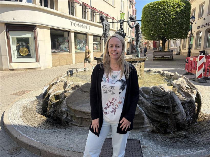 Carole Clemens, Präsidentin des Comité des fêtes Grevenmacher, bei der Organisation des traditionellen Drauwen- a Wäifestes