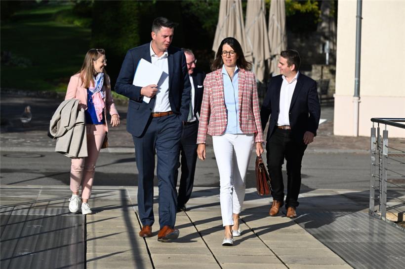 Carole Hartmann, Lex Delles, Fernand Etgen (hinten), Myriam Feyder und Luc Emeri...