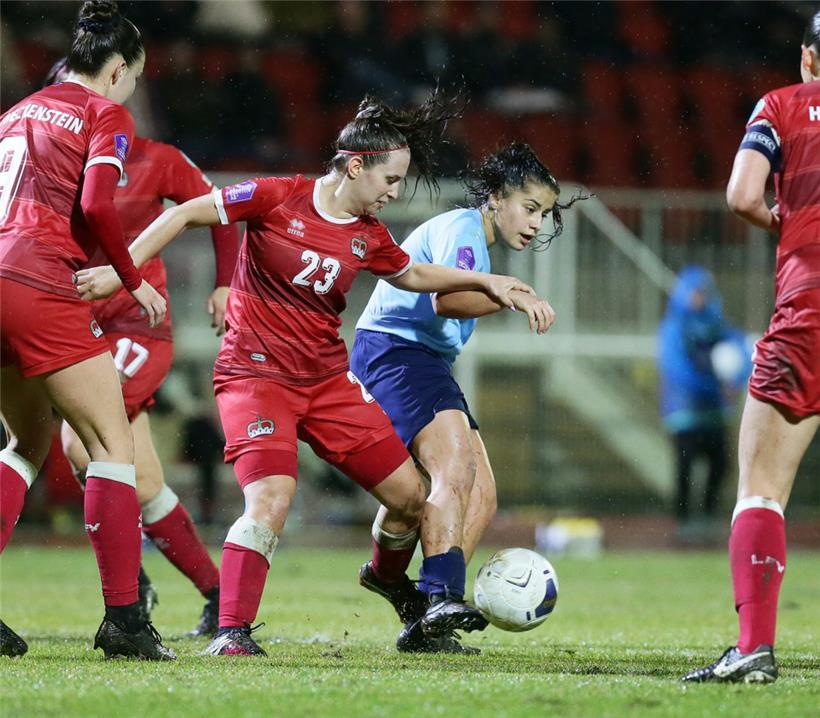 Caroline Jorge (in Blau) bescherte dem Team eine frühe Führung

