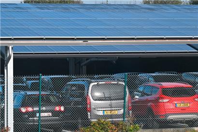 Carports mit Fotovoltaikanlagen müssten eigentlich zur Norm werden
