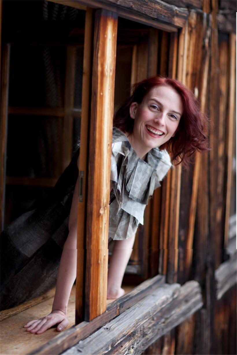 Catherine Kontz: „Musik hat ja durch ihr Wesen sehr viel mit Erinnerung zu tun. Durch Musik erinnern wir uns an Menschen, Situationen, Konzerte, Gefühle, Farben oder Landschaften.“
