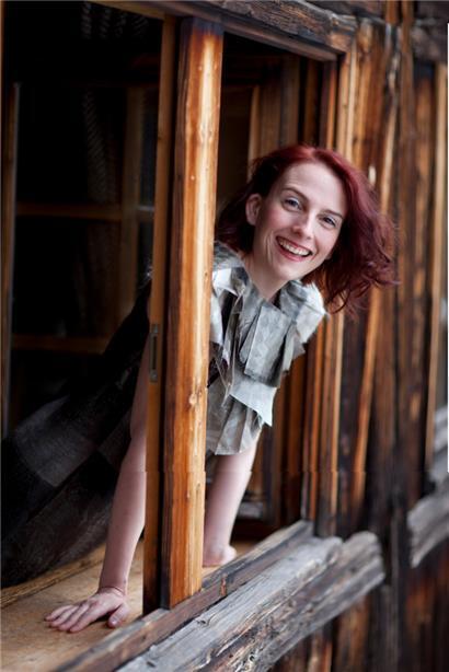 Catherine Kontz: „Musik hat ja durch ihr Wesen sehr viel mit Erinnerung zu tun. Durch Musik erinnern wir uns an Menschen, Situationen, Konzerte, Gefühle, Farben oder Landschaften.“
