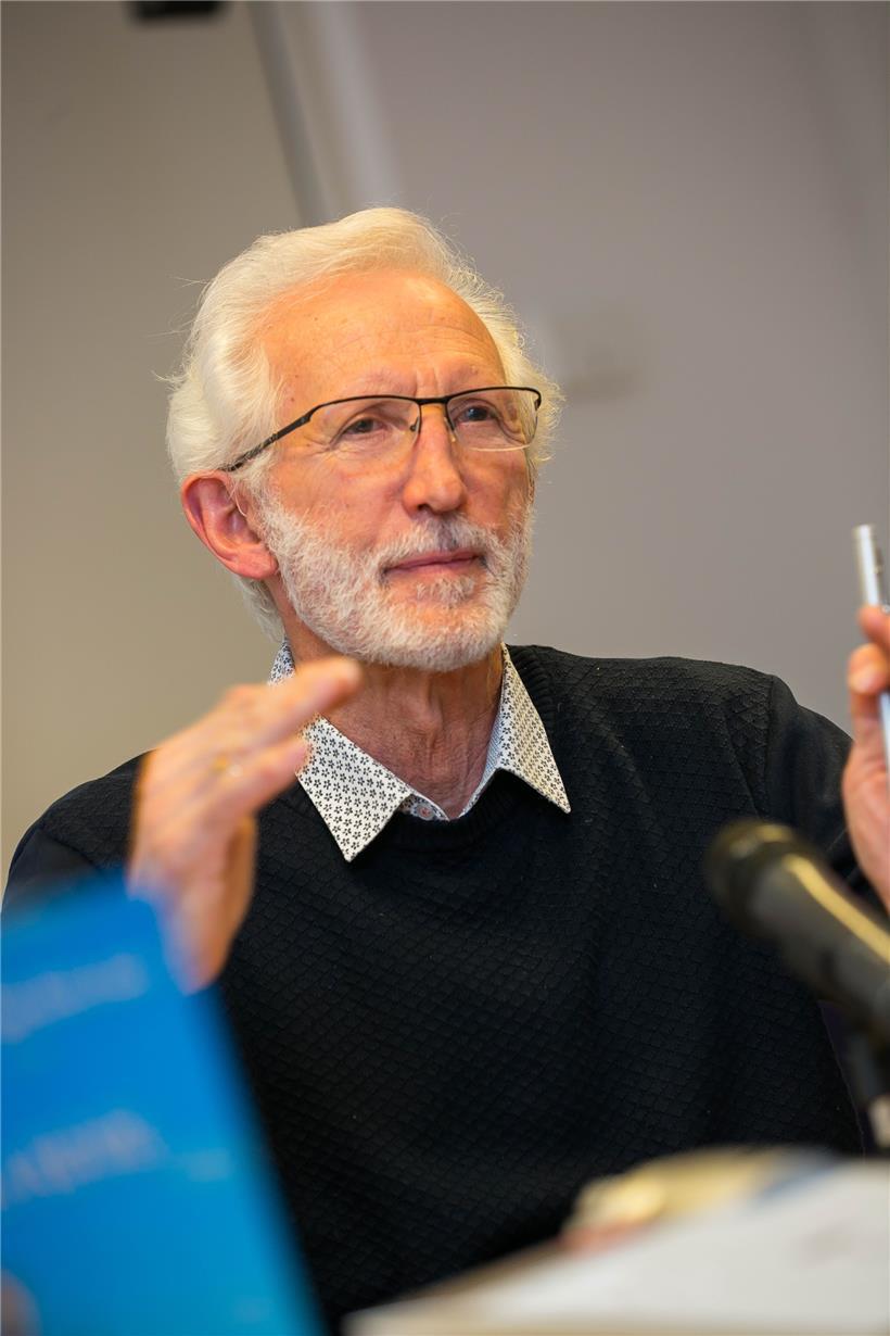 „Ce n’est pas parce qu’une loi est écrite, qu’elle émane d’une autorité civile, qu’elle a nécessairement raison, vis-à-vis d’une loi non écrite faisant appel au jugement personnel, à la morale“, explique Gabriel Becker
