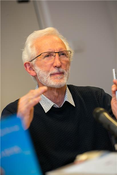 „Ce n’est pas parce qu’une loi est écrite, qu’elle émane d’une autorité civile, qu’elle a nécessairement raison, vis-à-vis d’une loi non écrite faisant appel au jugement personnel, à la morale“, explique Gabriel Becker
