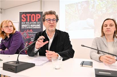 Cédric Reichel (ASTM) und Jean-Louis Zeien von der „Initiative pour un devoir de vigilance“ (Mitte) bei der Vorstellung der Studie, rechts die Autorin Nadine Haas (ASTM)
