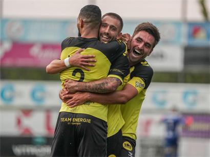 Cédric Sacras (r.) und seine Teamkollegen surfen derzeit auf einer Erfolgswelle