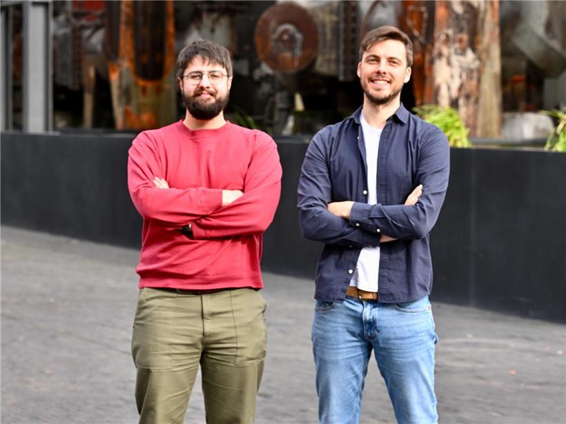 Cédric und Louis planen ihre Vorbereitung mit einem Countdown von 500 Tagen bis zum Ziel.