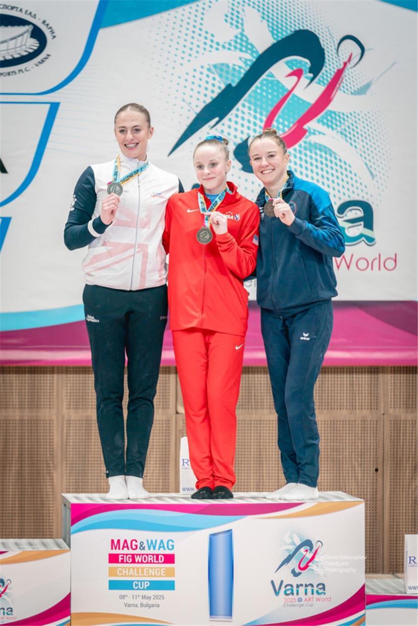 Céleste Mordenti (r.) auf dem Podium mit ihrer Bronzemedaille
