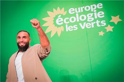 Certains évoquent, de la part des Verts, une sorte de „suicide collectif“ en offrant une telle tribune à un personnage aussi sulfureux
