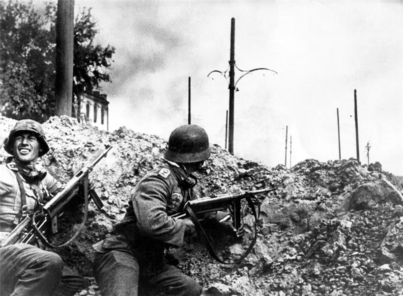 Cette photo non datée montre des fantassins lors des combats de rue autour de Stalingrad
