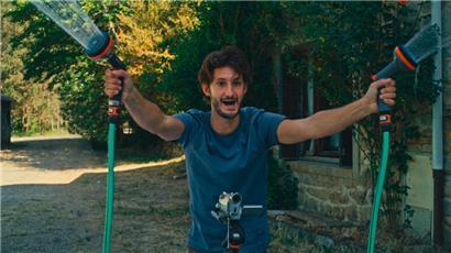 „Chaque idée qu’il a, Marc (Pierre Niney) a envie de la voir se réaliser. Peu importe la manière dont il réalise l’idée, il lui faut la faire exister dans le monde réel, sinon il n’est pas un homme“, explique le réalisateur Michel Gondry
