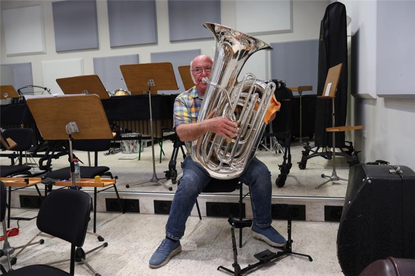 Charel Adam ist seit seiner Kindheit in der Escher Stadtmusik aktiv und legt seine Tuba noch so schnell nicht nieder
