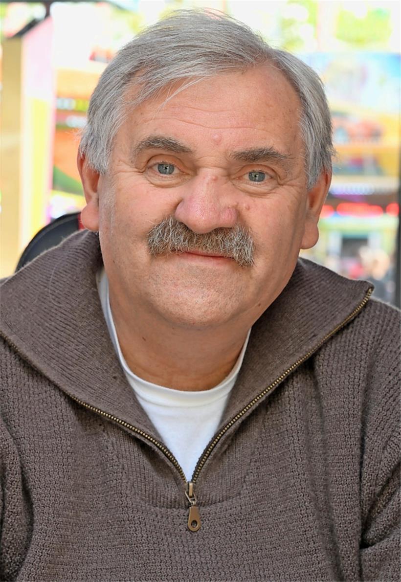 Charles Hary ist mit seinen „Knuppautoen“ in Düdelingen
