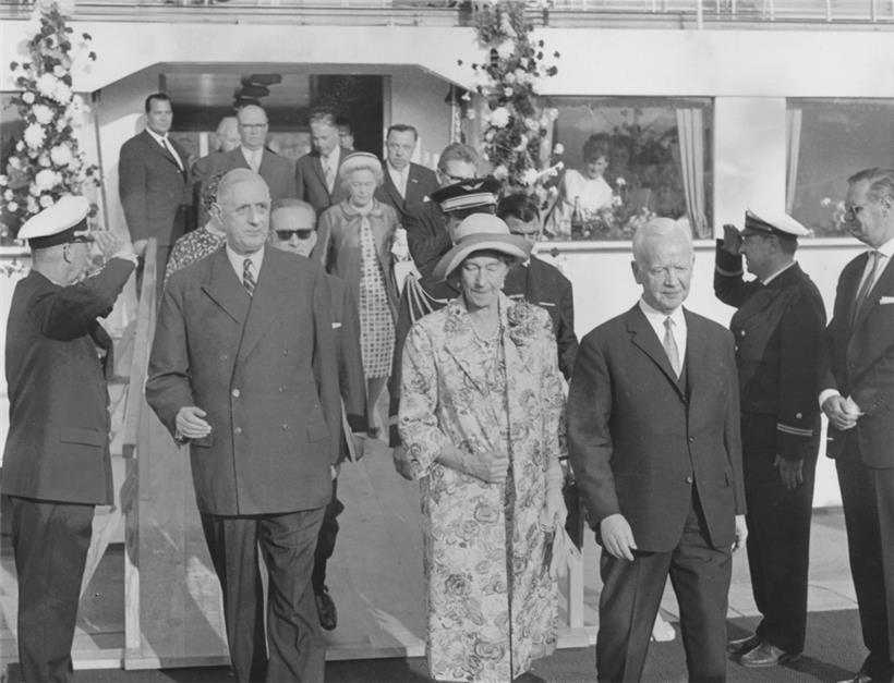 Charles de Gaulle, Großherzogin Charlotte und Heinrich Lübke bei der Ankunft am 26. Mai 1964 am Festplatz nahe der Trierer Schleuse
