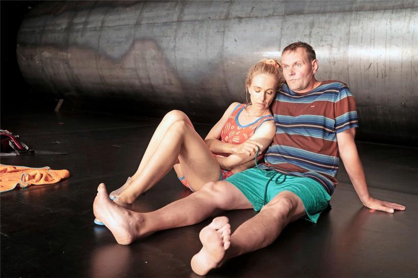Charlotte (Ursina Lardi) und Felix (Devid Striesow) in „Verrückt nach Trost“
