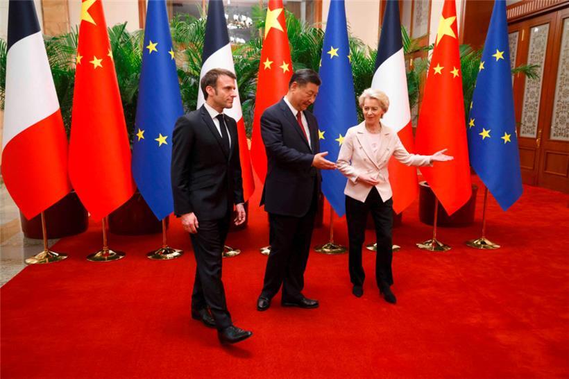 Chinas Präsident Xi Jinping (M.) mit dem französischen Präsidenten Emmanuel Macron und der EU-Kommissionspräsidentin Ursula von der Leyen
