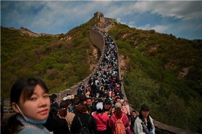 Chinesische Touristen am Tag der Arbeit: Die EU will China mit einer „offenen strategischen Autonomie“ begegnen 
