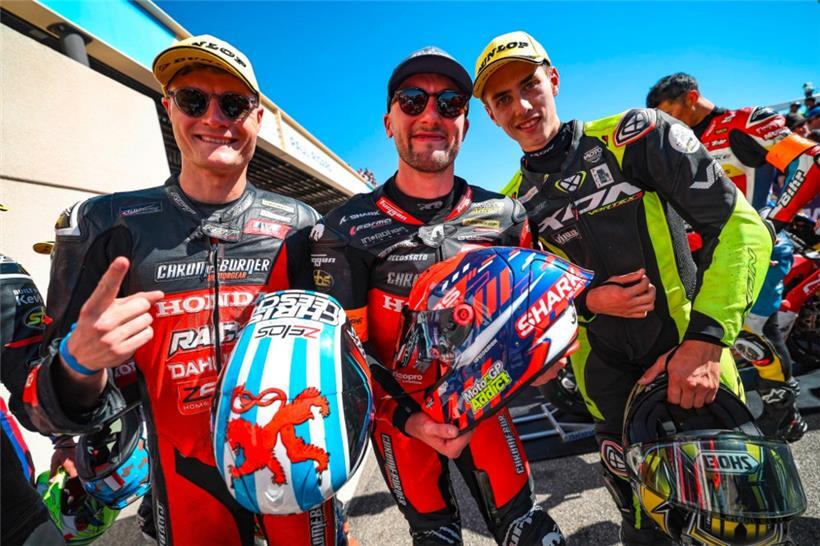 Chris Leesch (links) ist mit der Saison bei seinem Team Chromeburner Rac41 Honda „sehr zufrieden“
