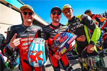 Chris Leesch (links) ist mit der Saison bei seinem Team Chromeburner Rac41 Honda „sehr zufrieden“
