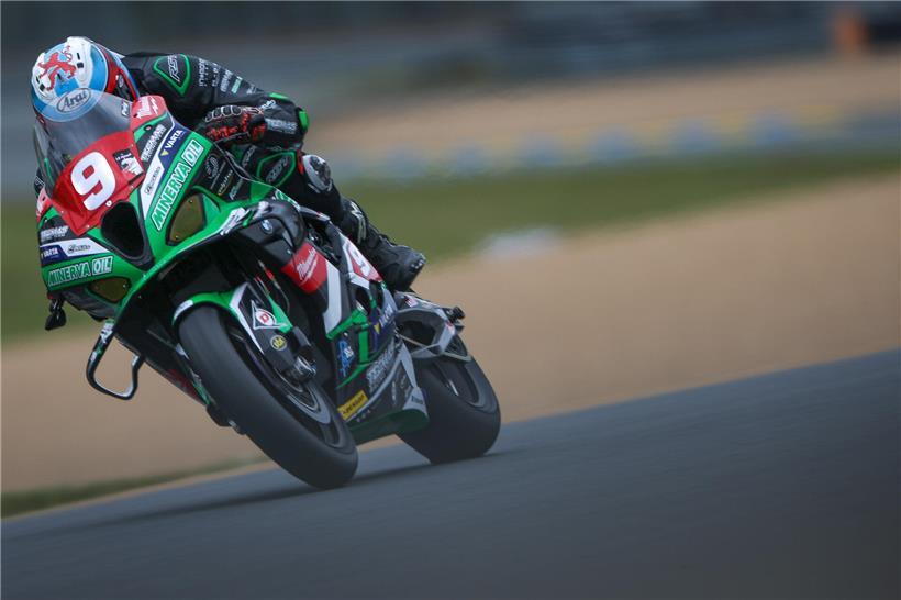 Chris Leesch im Rennanzug beim Start, fokussiert auf den Sieg in der aktuellen Rennsaison