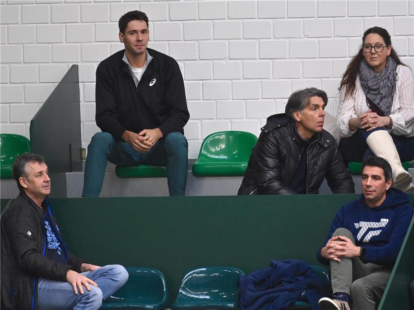 Chris Rodesch und Familie verfolgen gespannt das Finale live von der Tribüne aus beim Sportevent