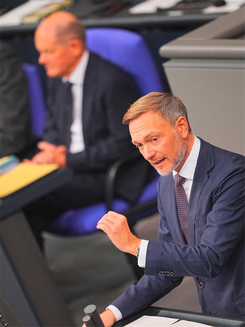 Christian Lindner, FDP-Parteivorsitzender, spricht nach der Regierungserklärung von Bundeskanzler Olaf Scholz (SPD)
