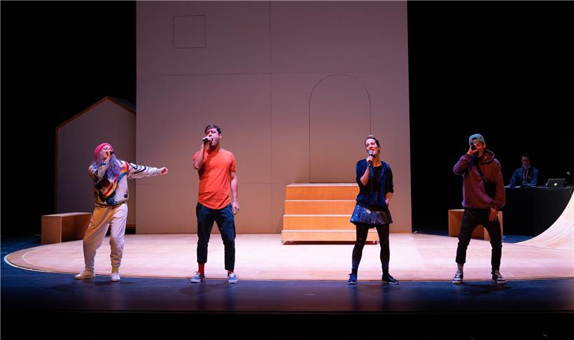 Christina (Katharina Bintz), Paulo (Konstantin Rommelfangen), Paula (Anne Klein) und Tim (Timo Wagner) sind vier unsichere Jugendliche
