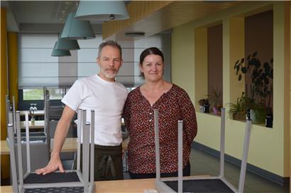 Christophe und Azra Huber blicken nachdenklich in die Zukunft

