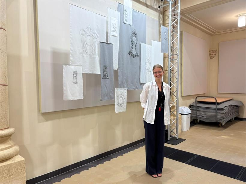 Junge Kunstschaffende stellen ihre Werke in entweihter Kirche aus