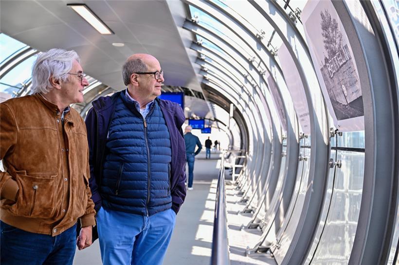 Claude Frisoni und Raymond Reuter haben lange und intensiv über die Armut in Luxemburg recherchiert. Das Ergebnis ist unter anderem in der Passerelle des Hauptbahnhofs zu sehen.
