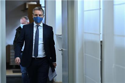 Claude Meischs jüngst einsichtigere Schulpolitik trägt erste Früchte: die Maskenpflicht ab dem 2. Zyklus scheint zu helfen
