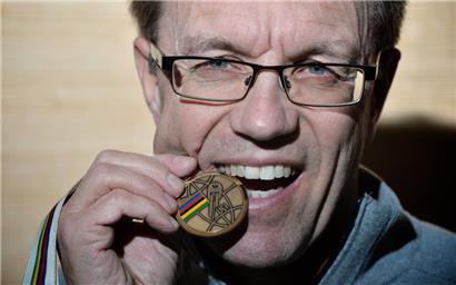 Claude Michely mit seiner WM-Bronzemedaille
