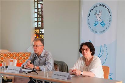 Claude Pantaleoni, président d’Ad pacem servandam, et Galia Ackerman, historienne
