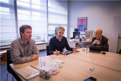 Claude Reuter, Luc Weis und Christian Lamy zeigen anhand von praktischen Beispielen, wie die Schüler digitale Kompetenzen lernen können
