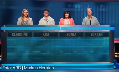 Claudine Massard (ganz links) mit den anderen Kandidaten im „Gefragt – Gejagt“-Studio
