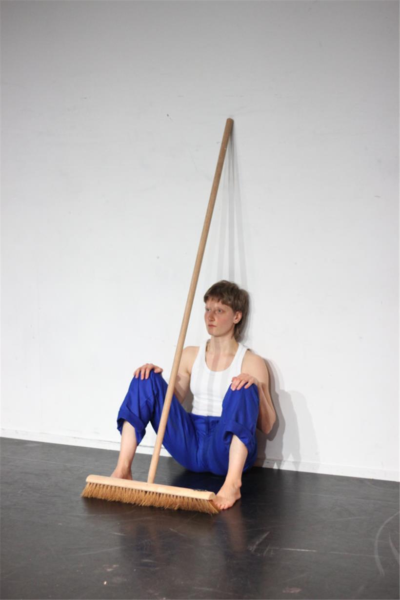 Clio Van Aerde explore actuellement le sujet du travail manuel, invisible et stigmatisé
