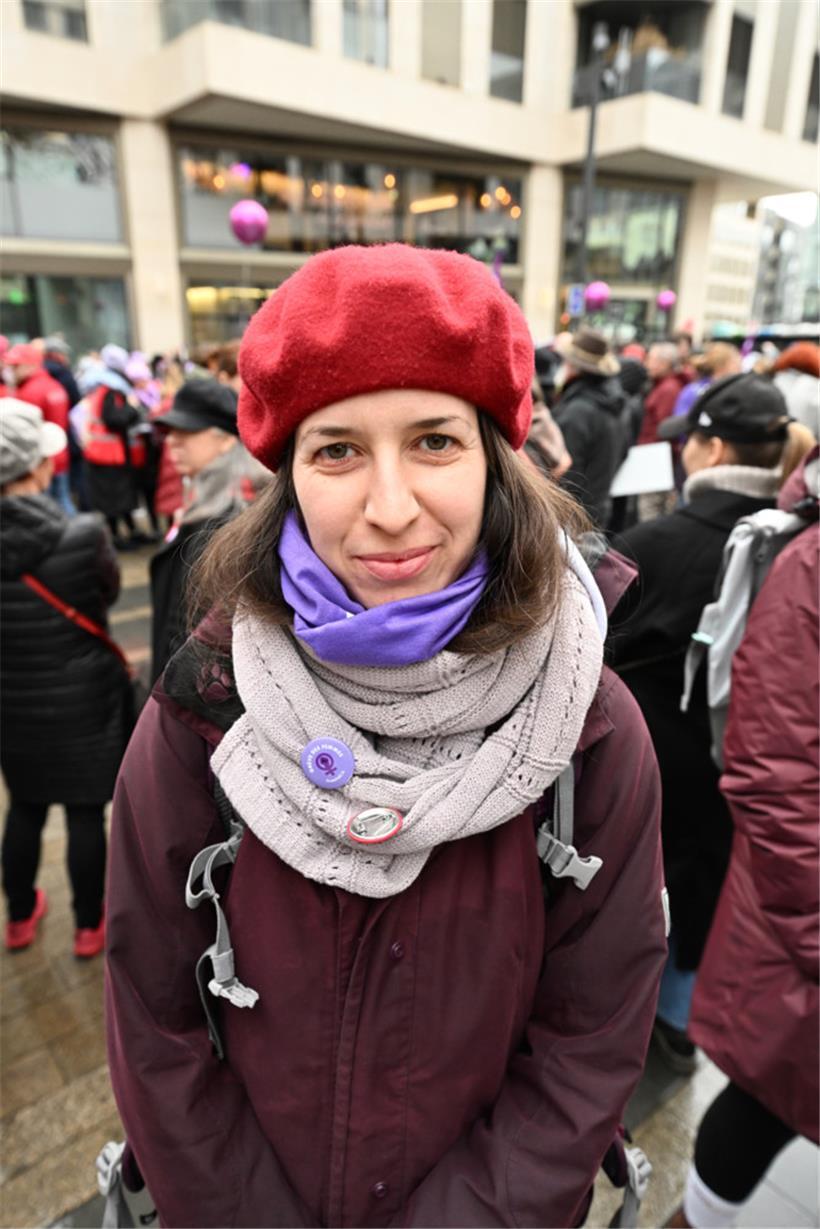 Co-Organisatorin Isabelle Schmoetten freute sich über die vielen Menschen, die trotz schlechten Wetters an der Aktion teilnahmen
