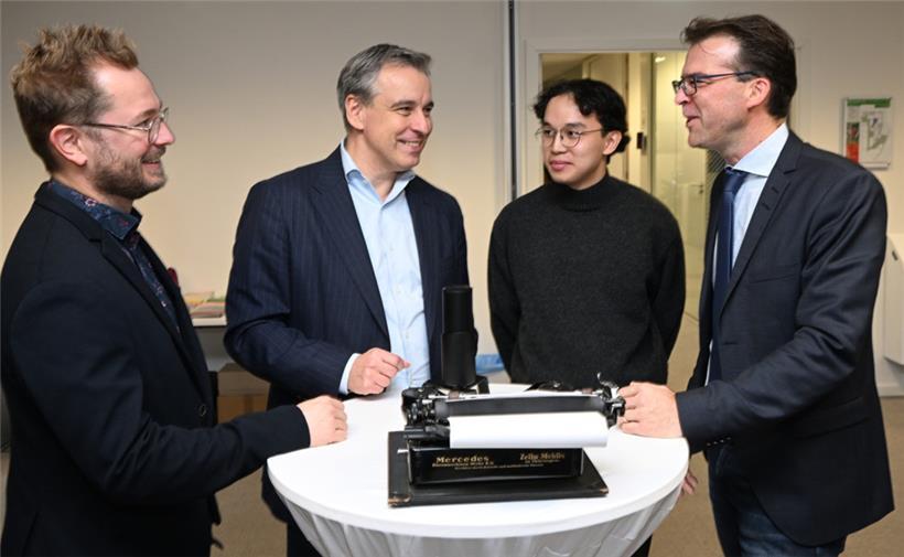 Computerlinguist Sven Collette, Bildungsminister Claude Meisch, „Voice technology“-Experte Le Minh Nguyen und ZLS-Direktor Luc Marteling am Freitag bei der Präsentation des neuen Programms schreifmaschinn.lu
