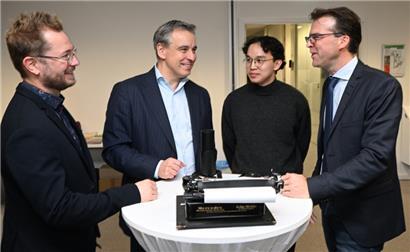 Computerlinguist Sven Collette, Bildungsminister Claude Meisch, „Voice technology“-Experte Le Minh Nguyen und ZLS-Direktor Luc Marteling am Freitag bei der Präsentation des neuen Programms schreifmaschinn.lu
