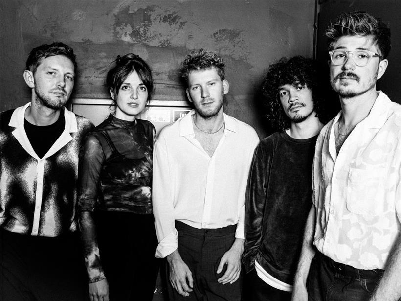 Conic Rose live im Jazzclub zwischen Studioaufnahme und Konzertbühne, moderne Jazzszene erleben