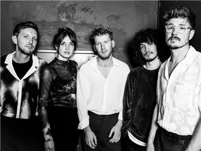 Conic Rose live im Jazzclub zwischen Studioaufnahme und Konzertbühne, moderne Jazzszene erleben