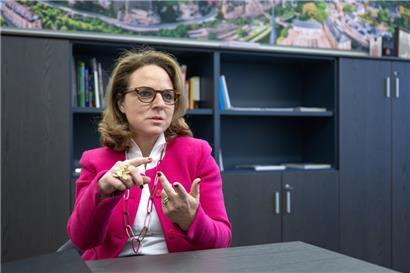 Corinne Cahen sieht in der Künstlichen Intelligenz keinen Selbstzweck, sondern einen Lösungsansatz für Luxemburgs Probleme
