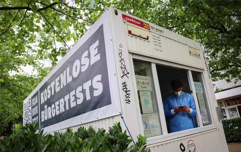 Corona-Teststation in Hamburg: Für einen Corona-Schnelltest müssen die meisten Menschen jetzt selbst zahlen

