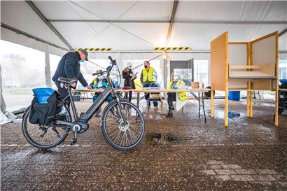 Corona-bedingtes Drive-in-Wahllokal in Heerlen
