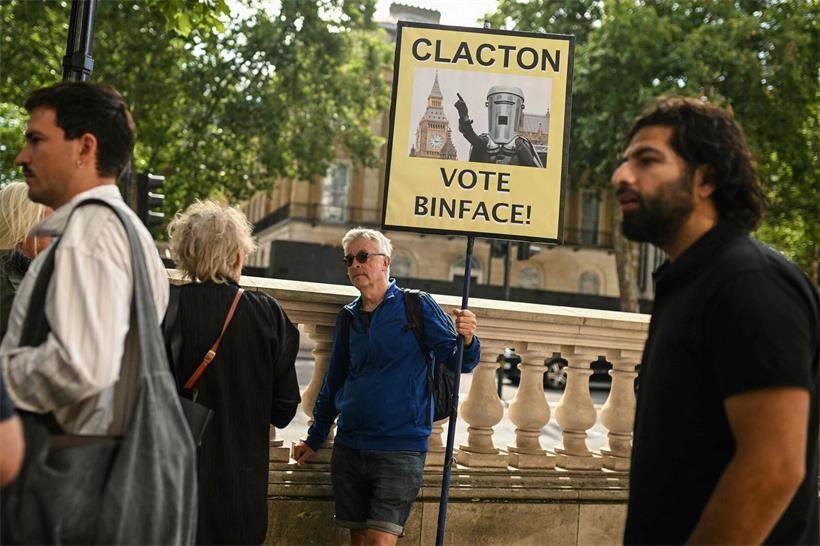 Count Binface hat ebenfalls Unterstützer in London, die für ihn werben