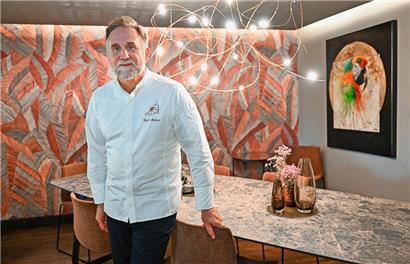 Cyril Molard ist täglich in seinem Betrieb und will auch nicht expandieren. Schließlich seien die Michelin-Sterne keine Garantie, sondern müssten immer wieder neu verdient werden.
