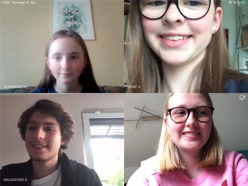 D’Gespréich gouf vun de Schüler Anna Schroeder (4e), Athanasios Malouchos (4e), Camilia Helmlinger (4e), Manon Schroeder (7e), Julia Reuland (4e) a Gioia Heinz (7e) aus dem Lycée Robert Schuman gefouert. Hiren Enseignant ass den Lukas Wildanger.
