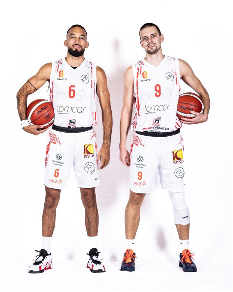 DJ Wilson und Vic Heuschling sind bei der Arantia Fels für die Gestaltung der Trikots verantwortlich
