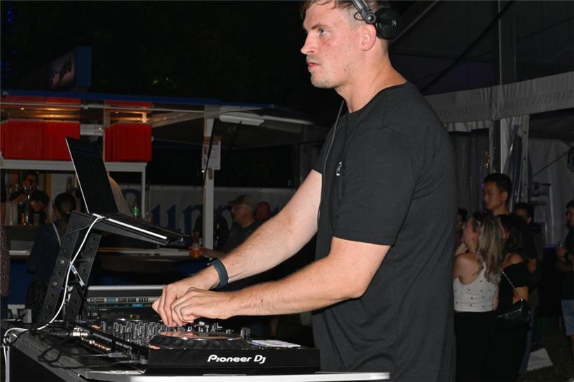 DJs sorgen für tanzbare Stimmung bis in die Morgenstunden